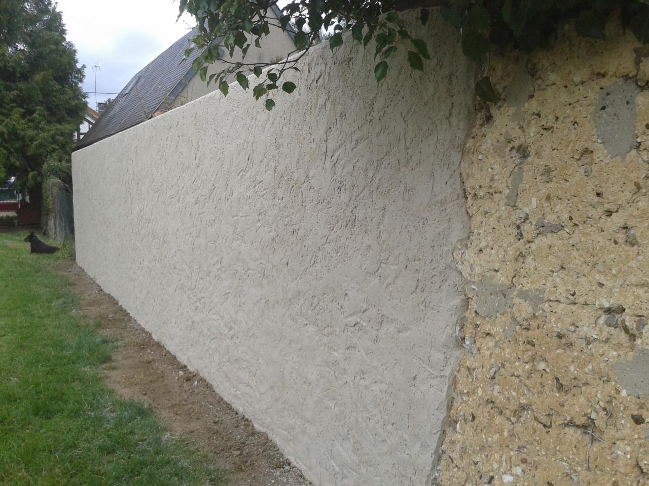 Reconstruction d'un mur avec enduit à la chaux finition rustique