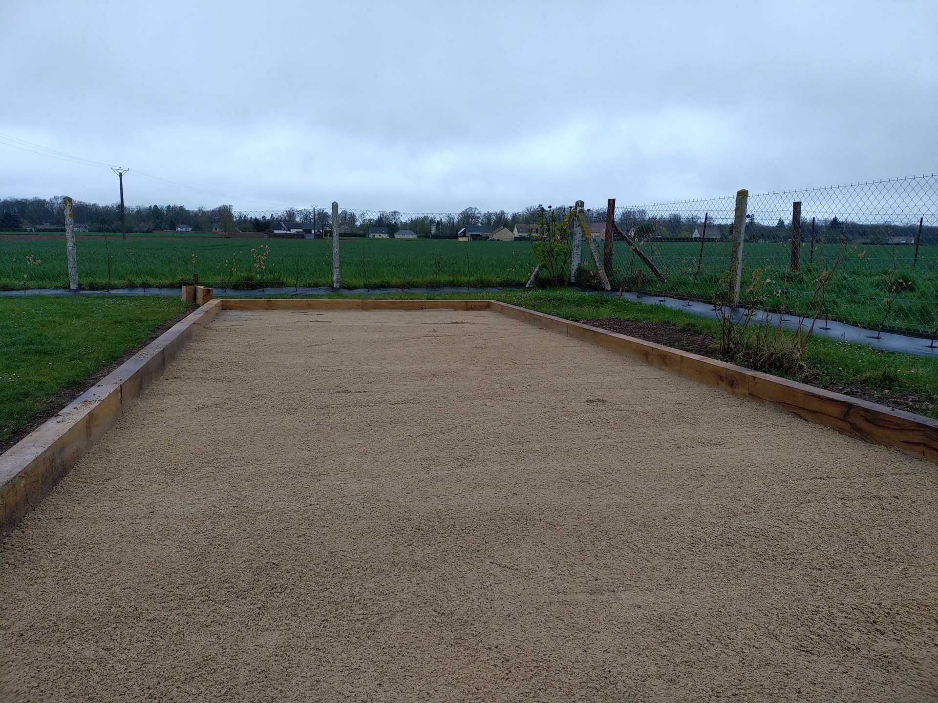 Terrain de pétanque en traverse chêne