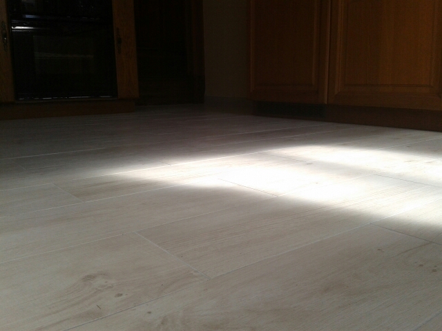 Pose de carrelage, en lame imitation parquet